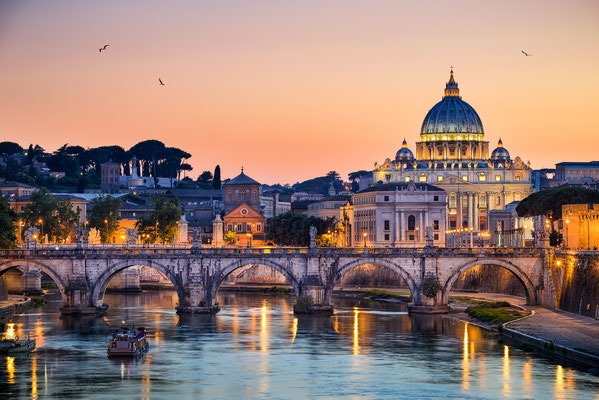 friends holiday to Rome - Rome by night